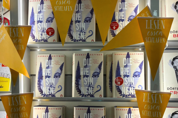 A bookshelf with several examples of the book "Die Riesinnen" which was awarded the favourite book of the independent bookstores.